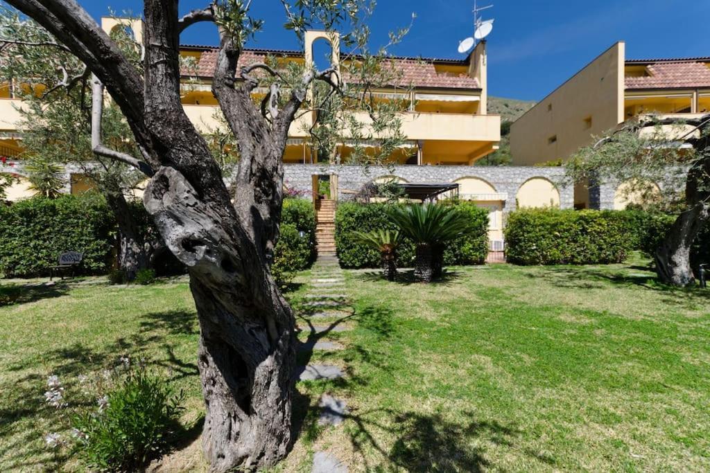 Casamarina Frontemare Con Piscina * Letojanni